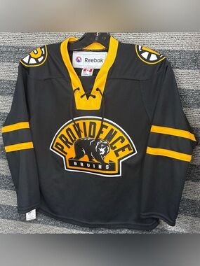 Reebok Providence Bruins AHL Kids Hockey Jersey Youth Small/Medium EUC